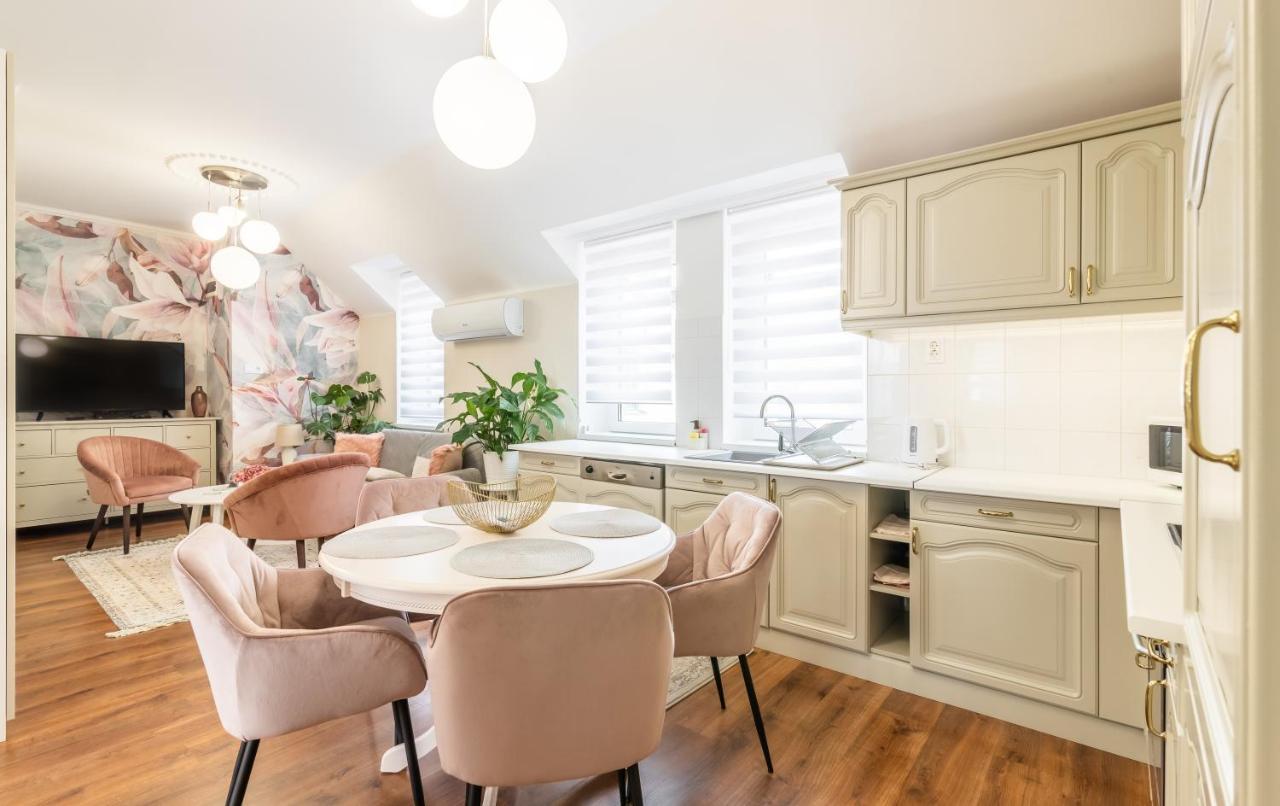 Mosonmagyaróvár Monarchia Apartman Pearl מראה חיצוני תמונה