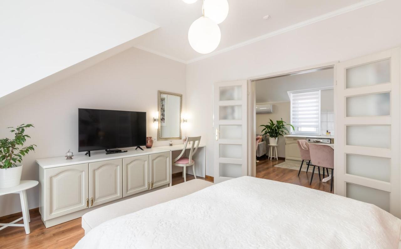 Mosonmagyaróvár Monarchia Apartman Pearl מראה חיצוני תמונה