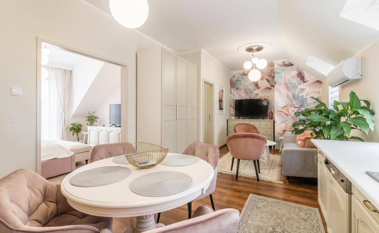 Mosonmagyaróvár Monarchia Apartman Pearl מראה חיצוני תמונה